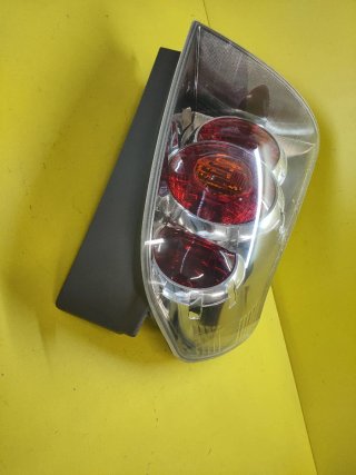 PILOTO TRASERO IZQUIERDO TOYOTA COROLLA VERSO