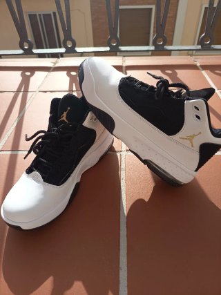 Zapatillas Jordan Blancas y Negras
