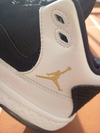 Zapatillas Jordan Blancas y Negras