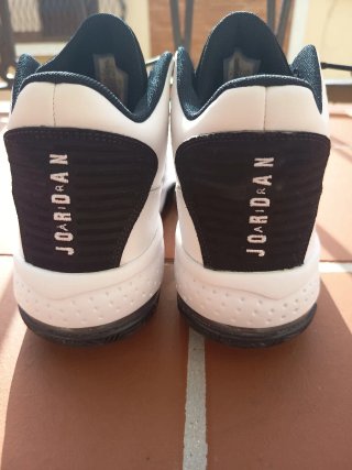 Zapatillas Jordan Blancas y Negras