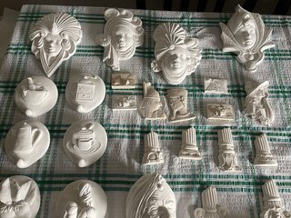 45 Figuras de escayola