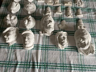 45 Figuras de escayola