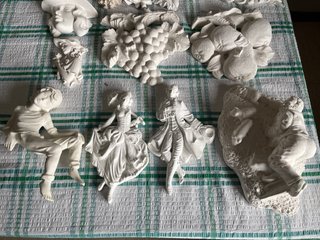 45 Figuras de escayola
