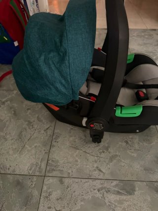 Carro de bebé casi nuevo Viene con el bolso tambié
