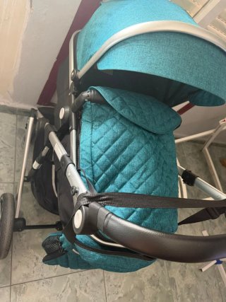 Carro de bebé casi nuevo Viene con el bolso tambié