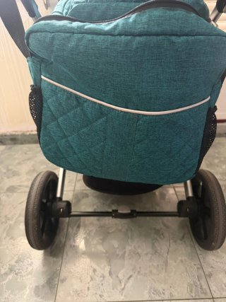 Carro de bebé casi nuevo Viene con el bolso tambié