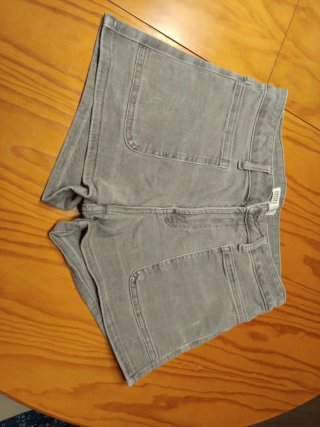 Pantalón corto vaquero gris