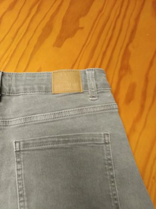 Pantalón corto vaquero gris