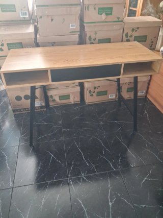 Escritorio madera y metal buen estado
