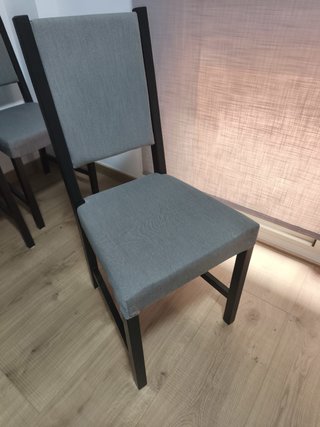 Sillas de comedor negras y grises