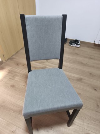 Sillas de comedor negras y grises