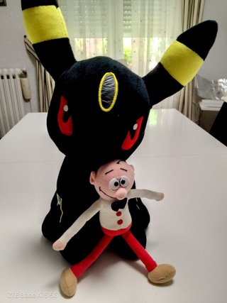 Peluche Umbreon + Peluche Filemón