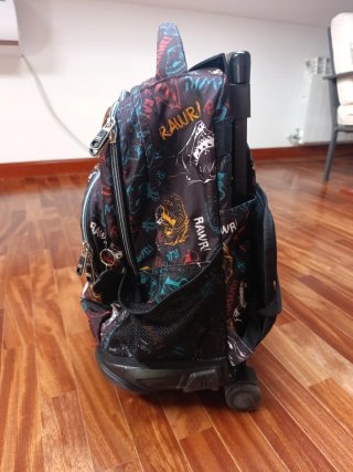 Mochila Totto con ruedas y diseño dinosaurios