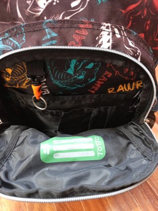 Mochila Totto con ruedas y diseño dinosaurios