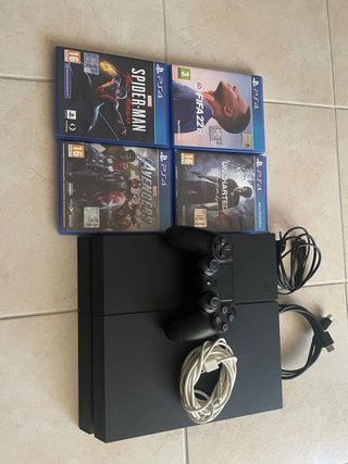 PS4 Fat + 4 Giochi + 1 Controller