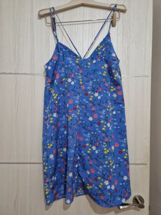 Vestido mini floral Stradivarius