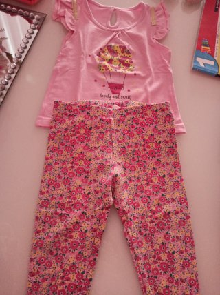Set 4 magliettine e leggins bimba