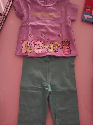Set 4 magliettine e leggins bimba
