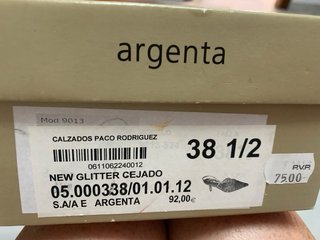 Zapatos dorados Argenta Talla 38
