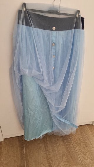 Falda tul azul botones dorados