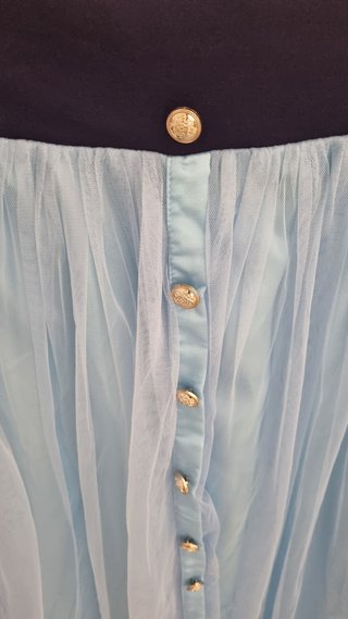 Falda tul azul botones dorados