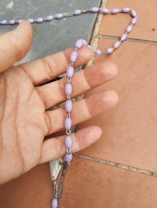Rosario Plástico y Metal Morado y Blanco