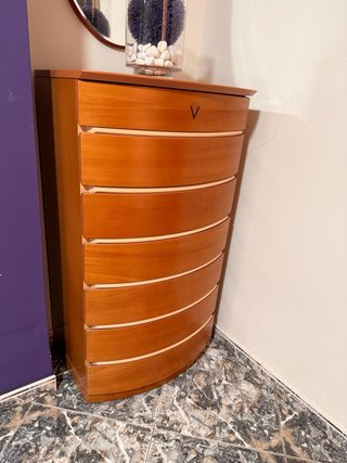 Dormitorio completo: cabezal, mesitas y semanario
