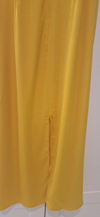 Vestido midi Zara satinado mostaza Talla L