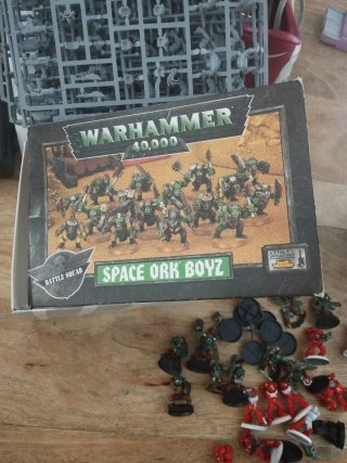Warhammer 40k Space Ork Boyz y Marines espaciales