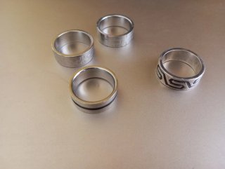 Lote 4 Anillos Plata y Negro. Acero