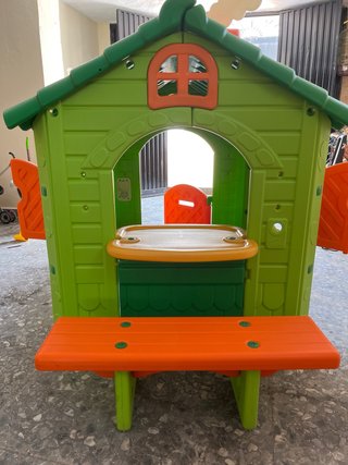 Casita infantil verde y naranja