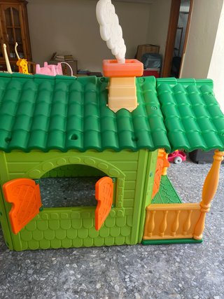 Casita infantil verde y naranja