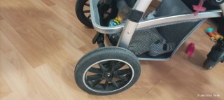 Carro de bebé gris