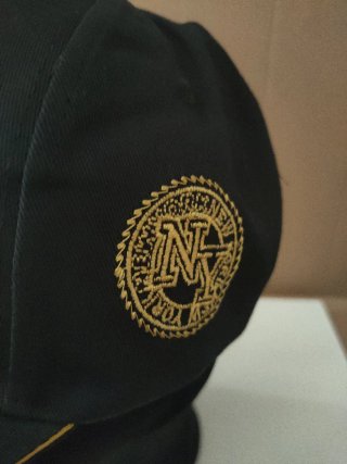 Gorra NY Negra y Dorada Nueva