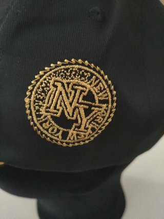 Gorra NY Negra y Dorada Nueva