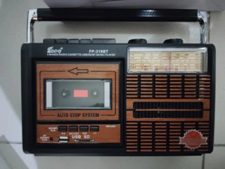 Radio Cassette MP3 USB Bluetooth Pilas/Luz