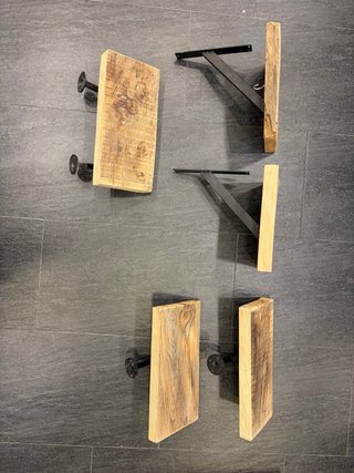 Estanterías de madera rústica