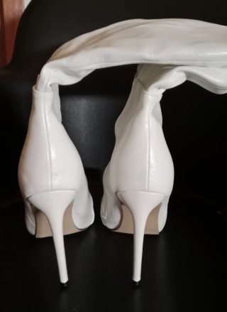 Stivali alti con tacco bianco