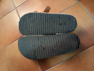 Sandalias de cuña con hebillas