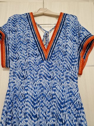 Vestido midi estampado azul y naranja