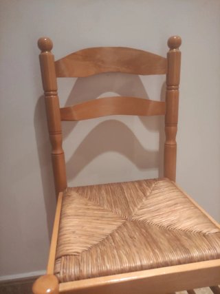 Sillas de madera con asiento de ratán