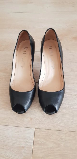 Zapatos de tacón peep toe negros