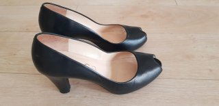 Zapatos de tacón peep toe negros