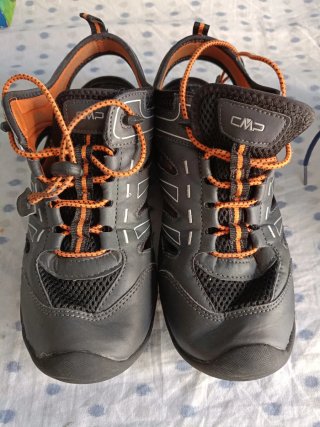Zapatillas CMP Negras y Naranjas