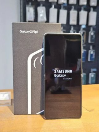 SAMSUNG Z FLIP 7 256GB MINT 96% BAT