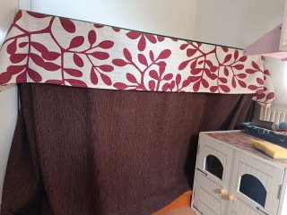 Mesa camilla cristal y tela floral