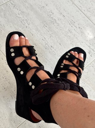 Bimba y Lola sandalia cuña ante negro 37