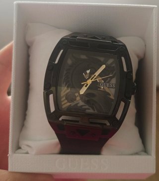 Reloj Guess Negro y Dorado
