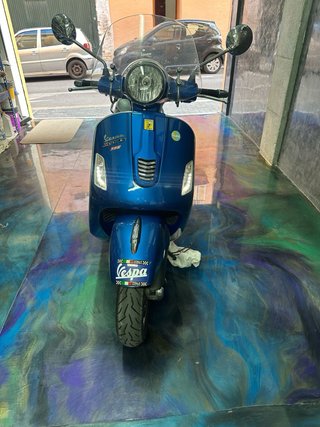 Vespa GTS 125 Azul