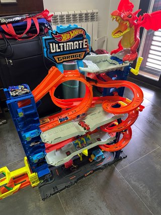 Hot Wheels Ultimate Garage + 18 Coches